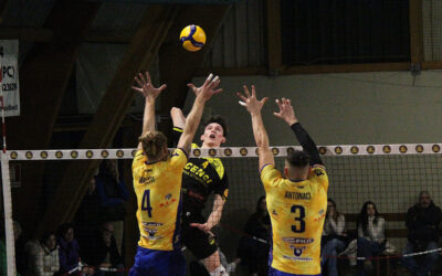 Volley serie B maschile girone C, la Canottieri Ongina ci prova ma deve cedere alla capolista Mirandola (3-0)